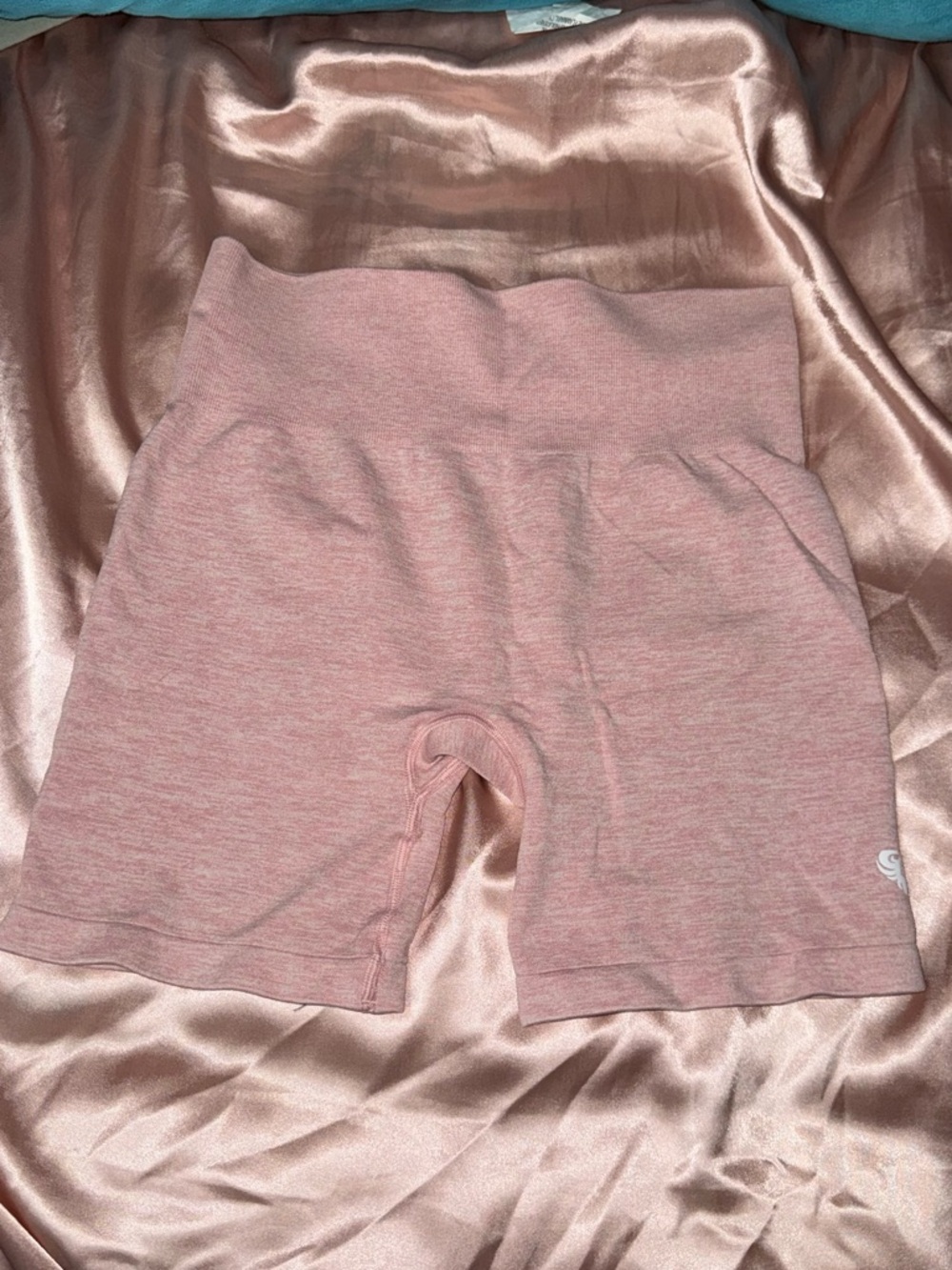 Women's Pink Seamless biker shorts - Picture 2 of 4